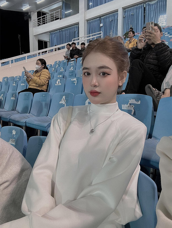 Diễm Quỳnh cho biết, trước đây, chồng vốn có tính cách vui vẻ, hòa đồng và sống rất tình cảm. Sau này khi "yên bề gia thất", nam cầu thủ càng thêm trưởng thành, suy nghĩ chín chắn hơn.