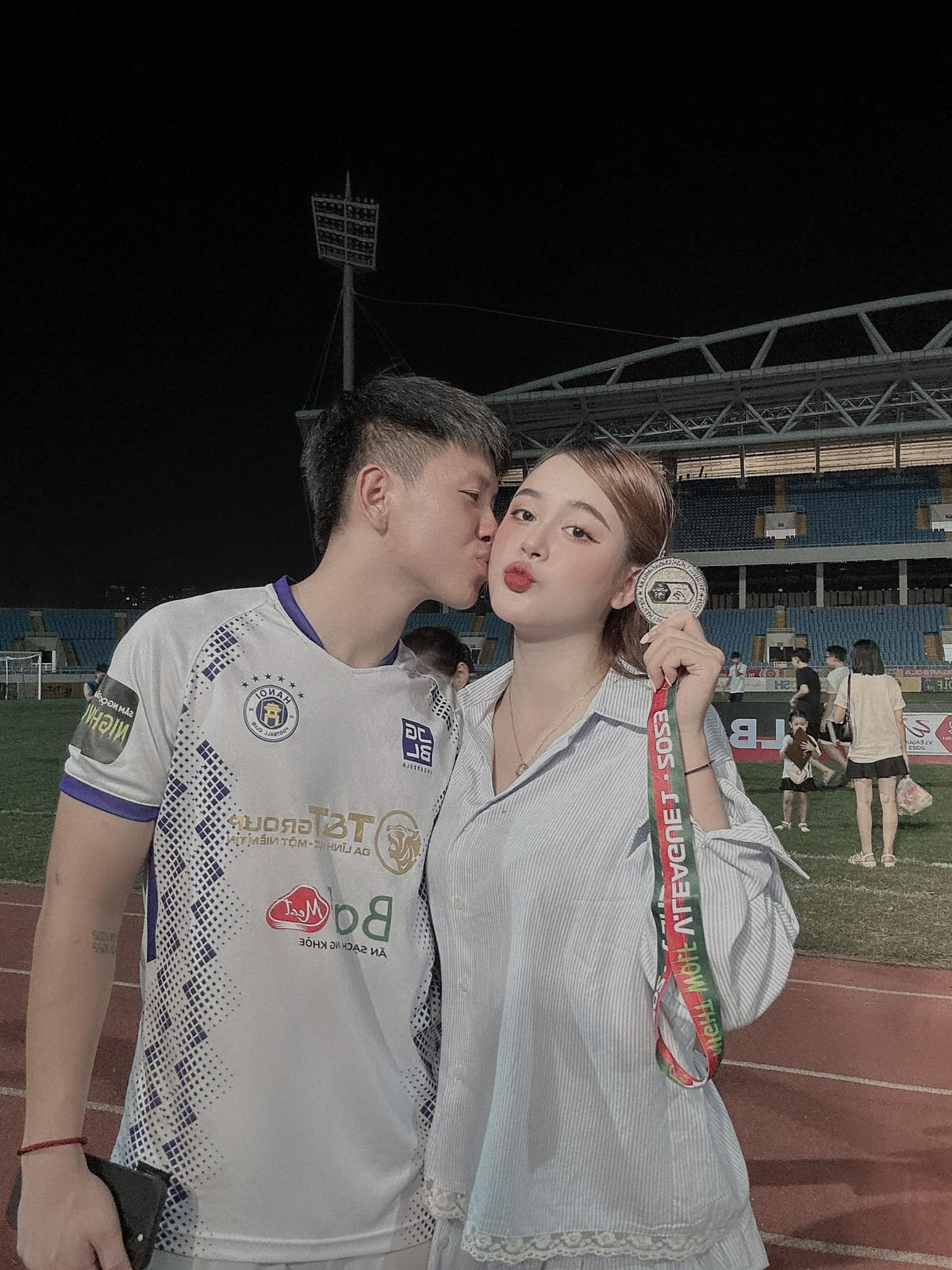 Nói về Diễm Quỳnh, cô nàng được nhận xét sở hữu gương mặt xinh đẹp cùng ngoại hình nóng bỏng.