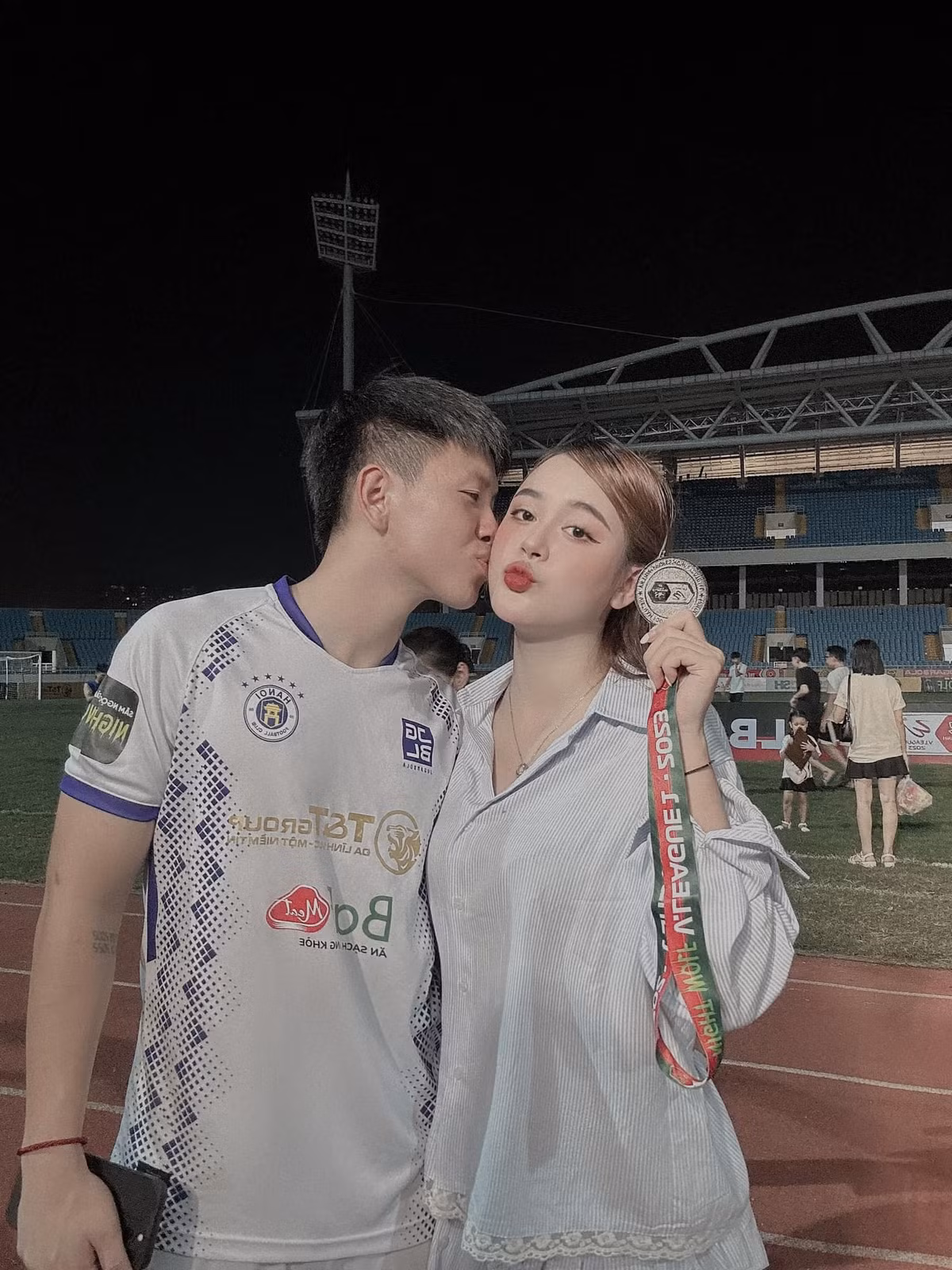 Nói về Diễm Quỳnh, cô nàng được nhận xét sở hữu gương mặt xinh đẹp cùng ngoại hình nóng bỏng.