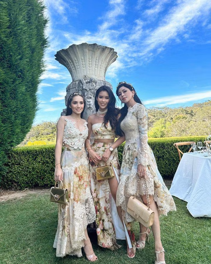 Đáng chú ý nhất trong loạt khoảnh khắc này chính là nhan sắc đỉnh cao của rich kid Tiên Nguyễn và mẹ.