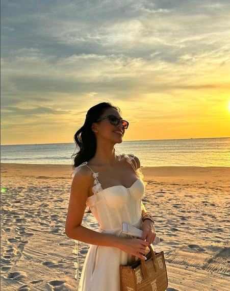 Bên dưới bài đăng của Tiên Nguyễn, netizen dành tặng cho đại gia đình toàn mỹ nhân nhiều lời khen có cánh.