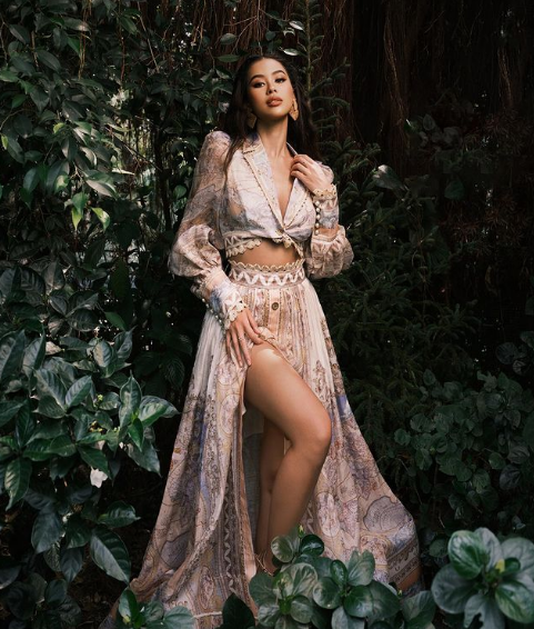 Tiên Nguyễn sau nhiều năm du học ở trời Tây đã về tiếp quản công việc kinh doanh của gia đình.