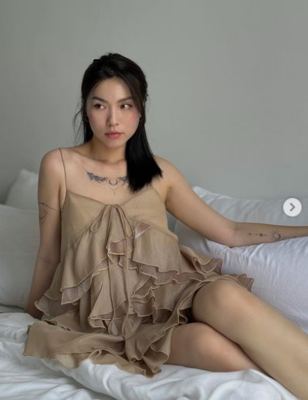 Được biết, hình xăm mới của Lê Hà Trúc cô nàng chọn hình vẽ có thể tẩy ra được.