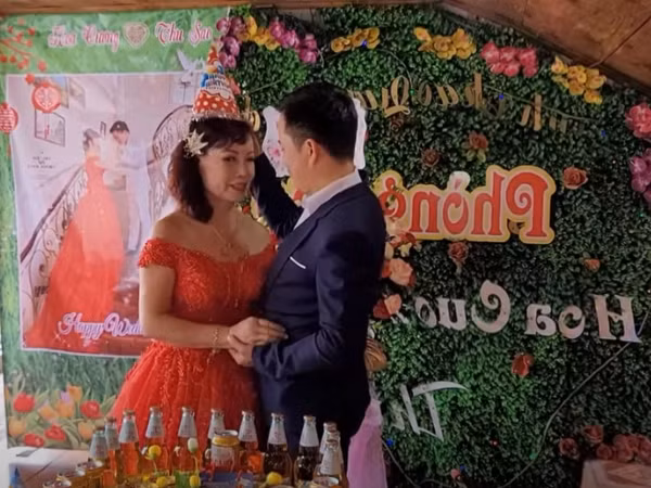 Vào tháng 9 vừa qua, vợ chồng Thu Sao tổ chức kỷ niệm 5 năm ngày cưới "rình rang".