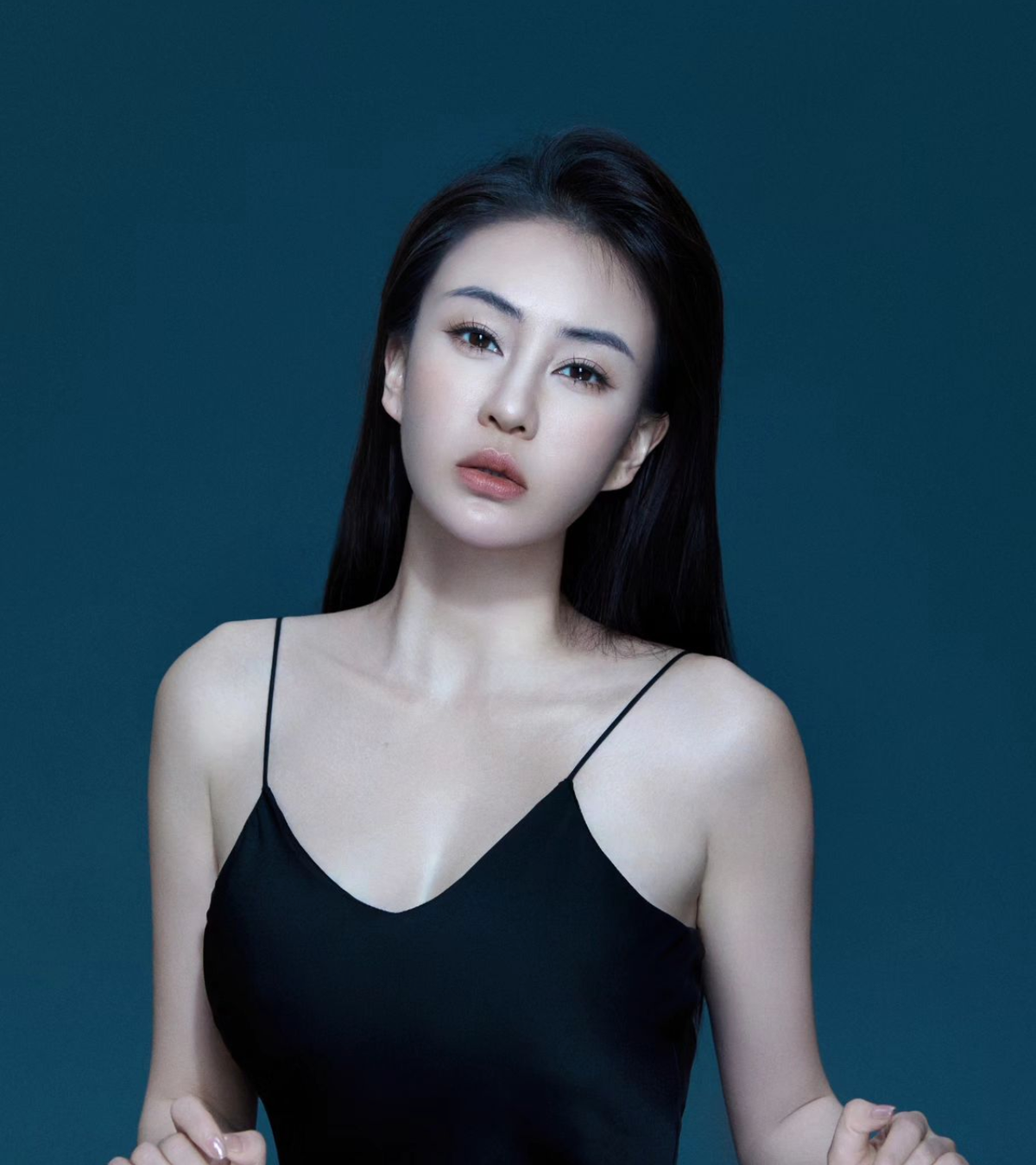 Dù không hoạt động giải trí, cô vẫn nổi tiếng với danh hiệu "thiên thần Yoga châu Á" hoặc "Cô giáo dạy Yoga đẹp nhất châu Á".