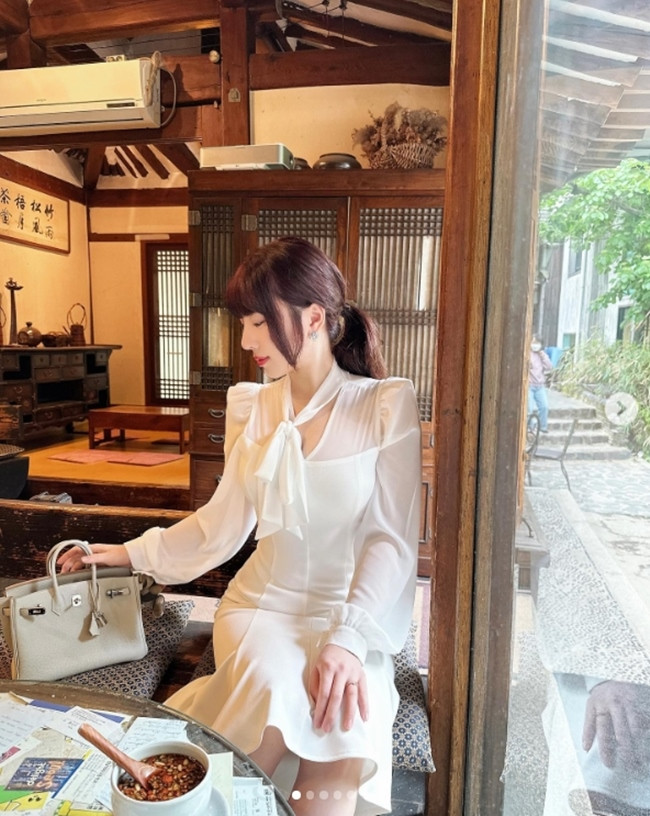 Cô được nhận xét mang nét đẹp tròn trịa, đầy sức sống, điều khiến cô trở nên khác biệt so với nhiều mẫu nội y gầy gò khác.