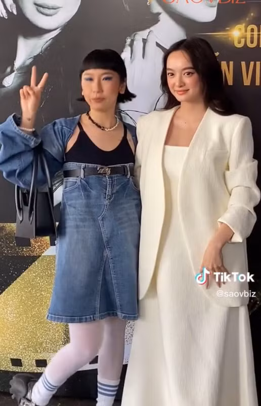 Mới đây nhất, cô nàng nhận về nhiều ý kiến trái chiều vì chiếc layout hoá trang vẽ mặt đen.