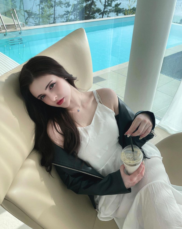 Hiện tại người đẹp đã kết hôn với bạn trai người Hàn Quốc.