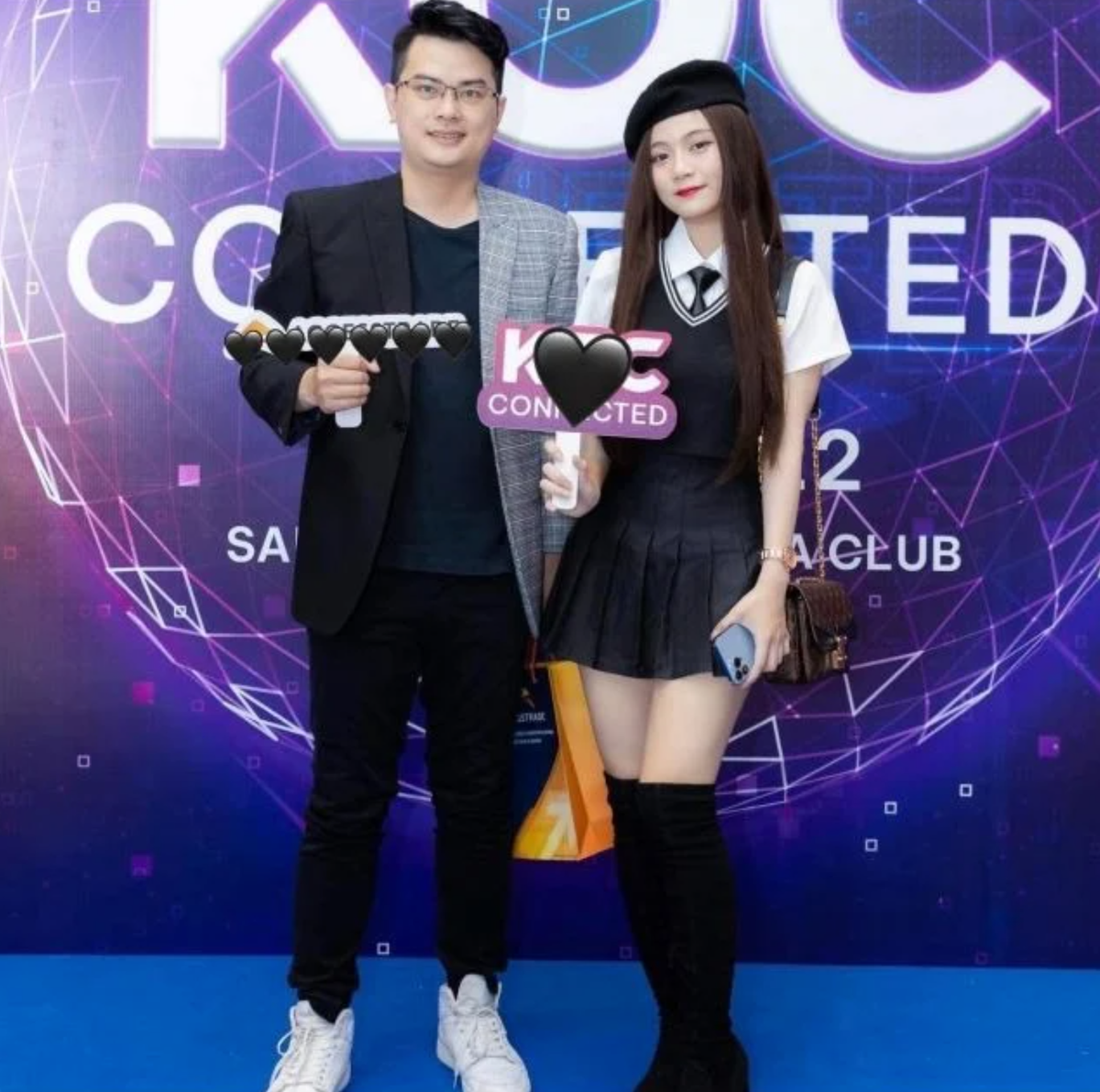 Được đánh giá là trai tài - gái sắc, cả hai cũng không quên cho cư dân mạng thường xuyên ăn "cẩu lương" mệt nghỉ.