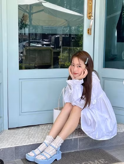 Pimtha sở hữu tài khoản Instagram có hơn 4,7 triệu lượt theo dõi, mỗi ảnh cô đăng lên có trung bình hàng trăm ngàn like.