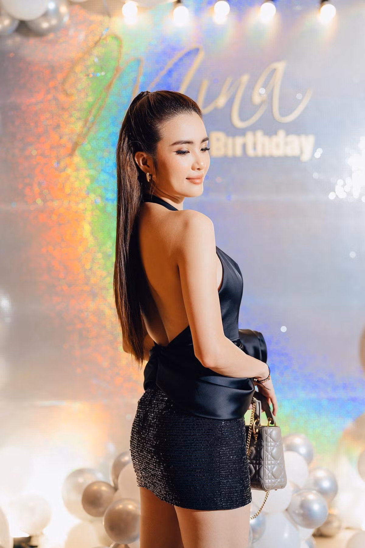 Sau cuộc hôn nhân không trọn vẹn và quyết định làm mẹ đơn thân. Với thu nhập hàng trăm triệu đồng mỗi tháng, Khánh Chi khiến nhiều người hâm mộ trầm trồ.