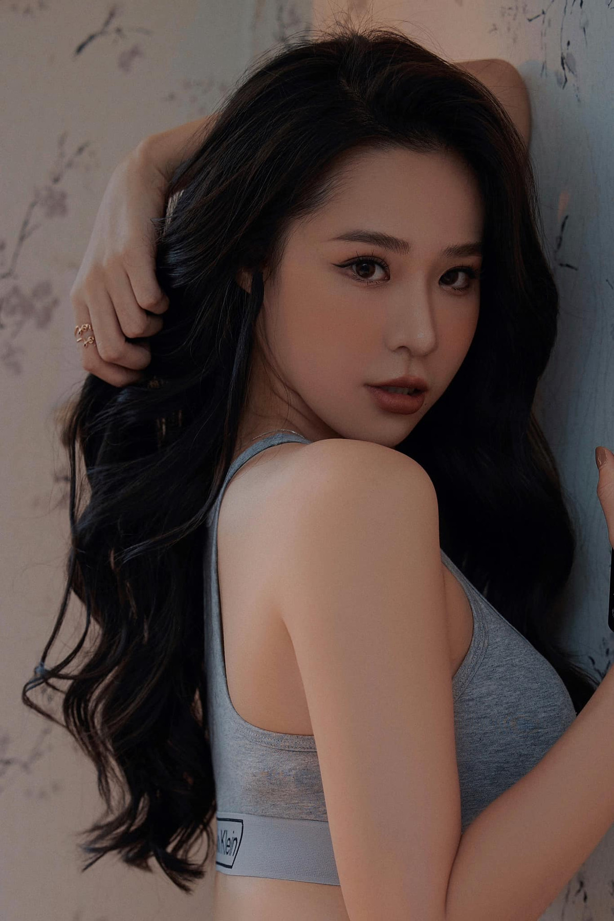 Khác với hình ảnh thanh lịch, trưởng thành khi lên sóng, Bảo Châu bên ngoài là cô gái cá tính, có phong cách thời trang bắt mắt, ấn tượng.