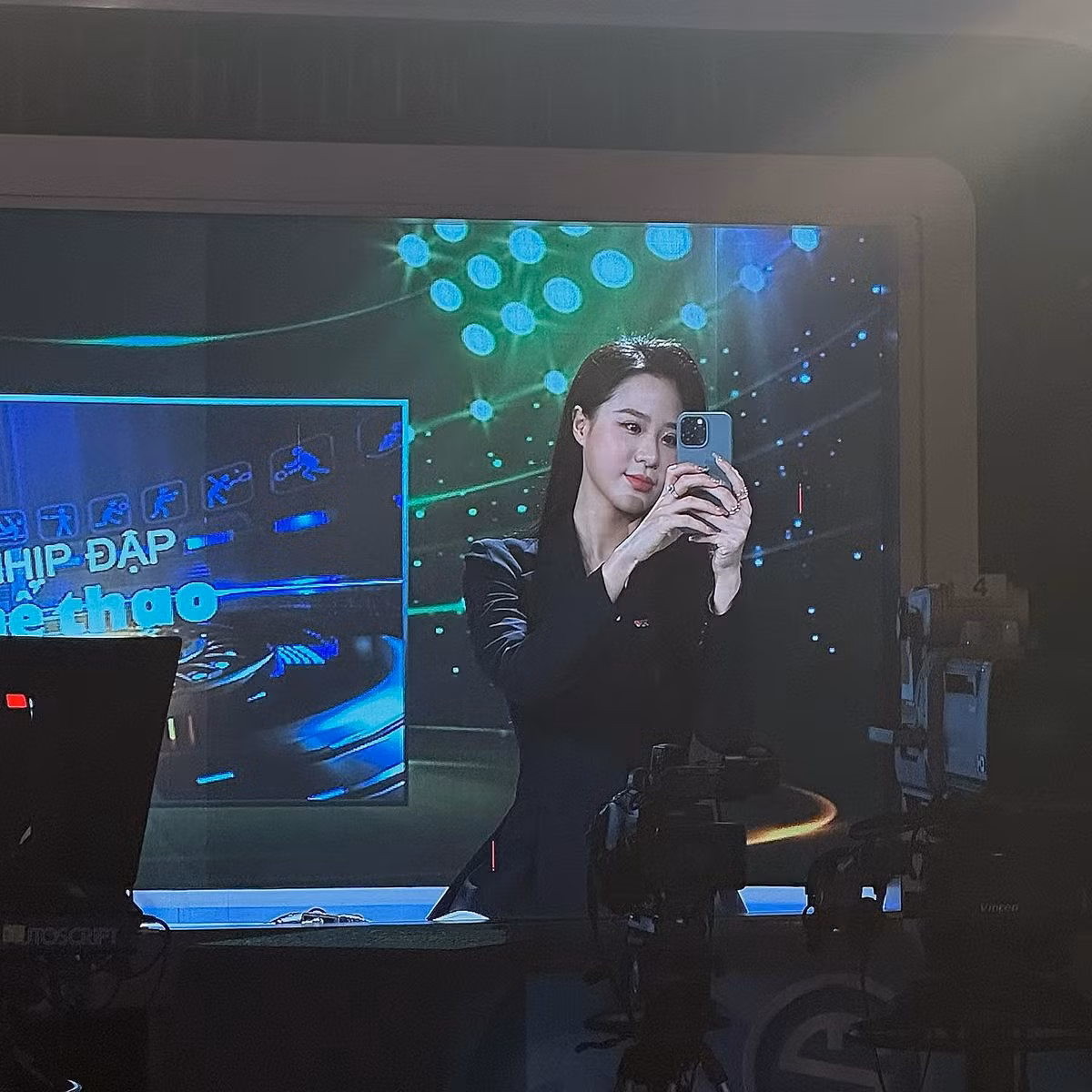 Từ khi đảm nhận vị trí MC cho các chương trình thể thao của VTV, người đẹp gốc Hà Nội đã dành thời gian trau dồi kinh nghiệm, học hỏi để hoàn thiện hơn mỗi ngày.