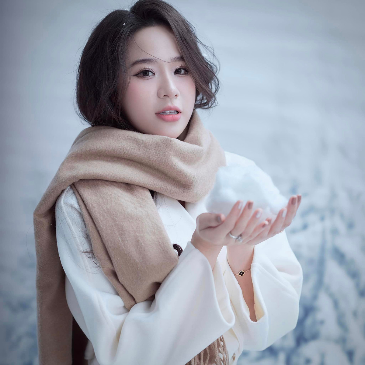 Nguyễn Hoàng Bảo Châu còn được khán giả biết đến khi tham gia cuộc thi "Hoa hậu Việt Nam 2018" và dừng chân ở top 10 chung cuộc.