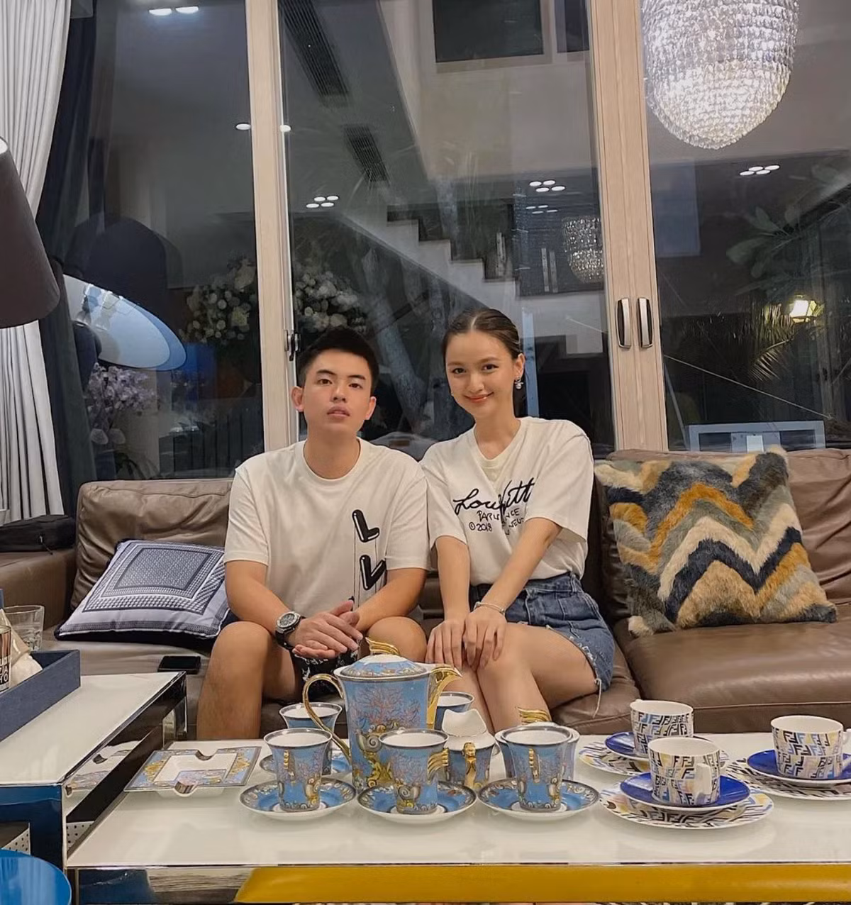  Hot girl Mai Tây (tên thật: Nguyễn Tuý Xuân Mai, SN 2000) là bạn gái của Hoàng Đình Khang - rick kid có tiếng tại TP.HCM.