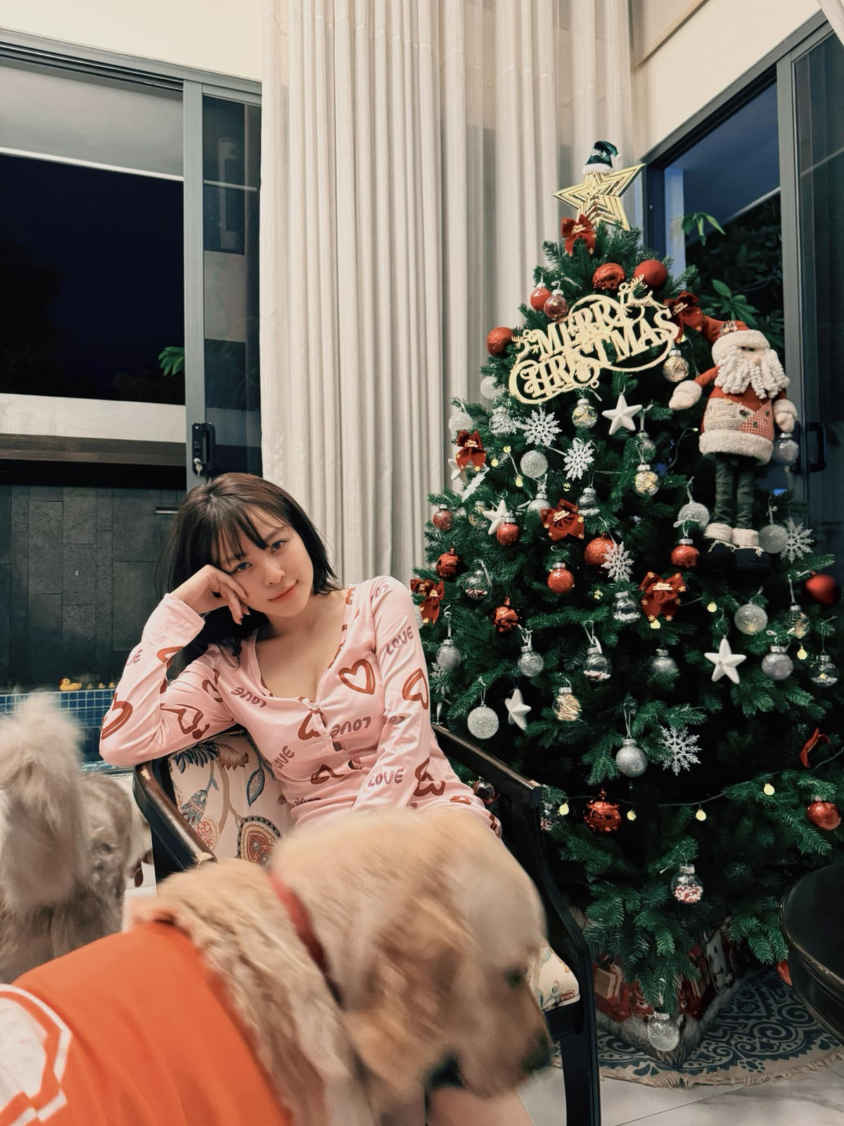 Trâm Anh vẫn duy trì thói quen luyện tập thể dục thể thao lành mạnh để giữ gìn sức khoẻ và vóc dáng.