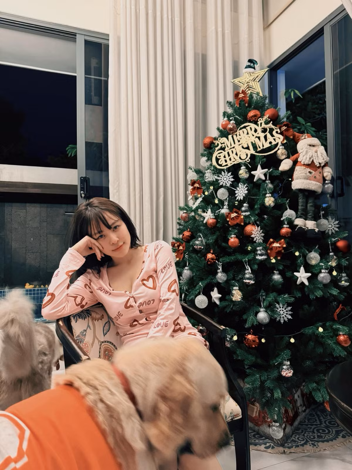 Trâm Anh vẫn duy trì thói quen luyện tập thể dục thể thao lành mạnh để giữ gìn sức khoẻ và vóc dáng.