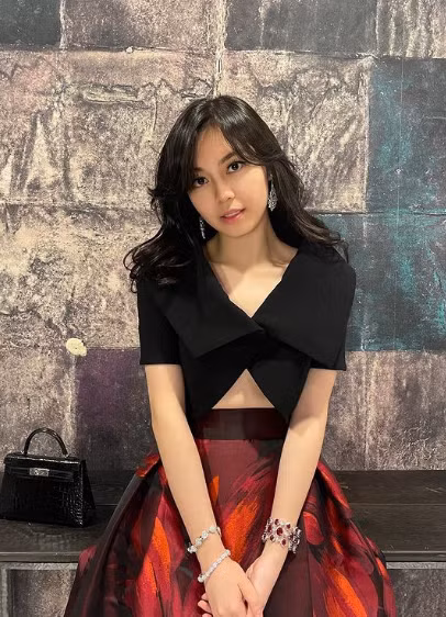 Rich kid tuy còn nhỏ tuổi nhưng đã có gu thời trang rất sang chảnh và đắt đỏ.