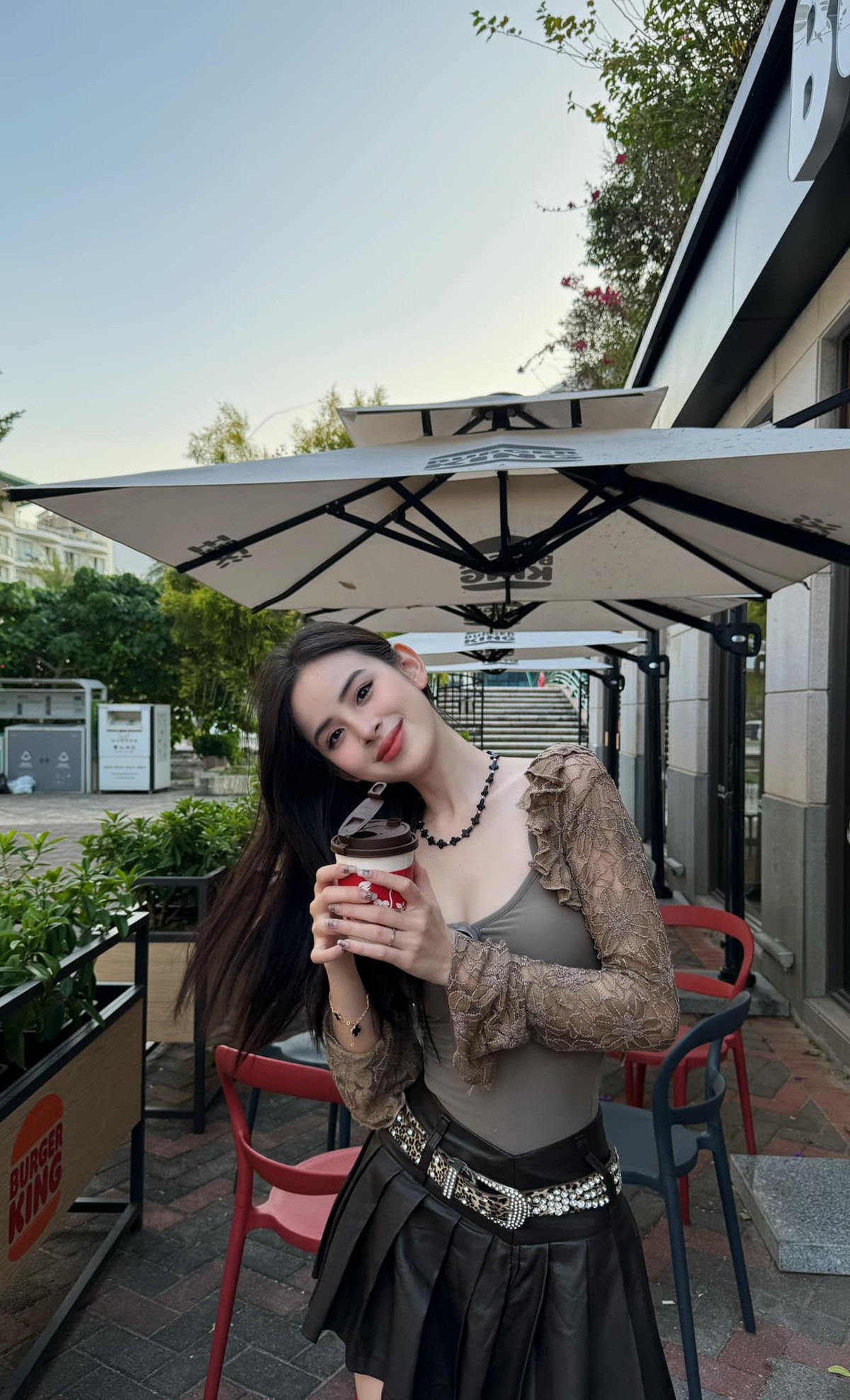 Gương mặt xinh đẹp và ngọt ngào của Hương Liên luôn làm thu hút nhiều ánh nhìn của mọi người xung quanh. Ảnh: FBNV