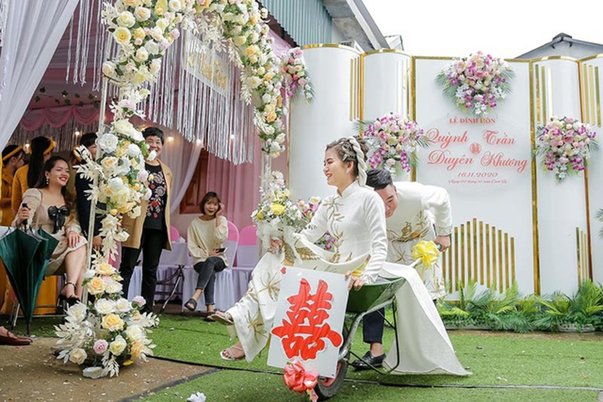 Hình ảnh những chiếc xe rùa vốn dĩ đã có từ rất lâu, ở thời của thế hệ 7x xưa. chiếc xe đơn sơ này chính là trò chơi mà mọi đứa trẻ lúc đó đều mong muốn có được.