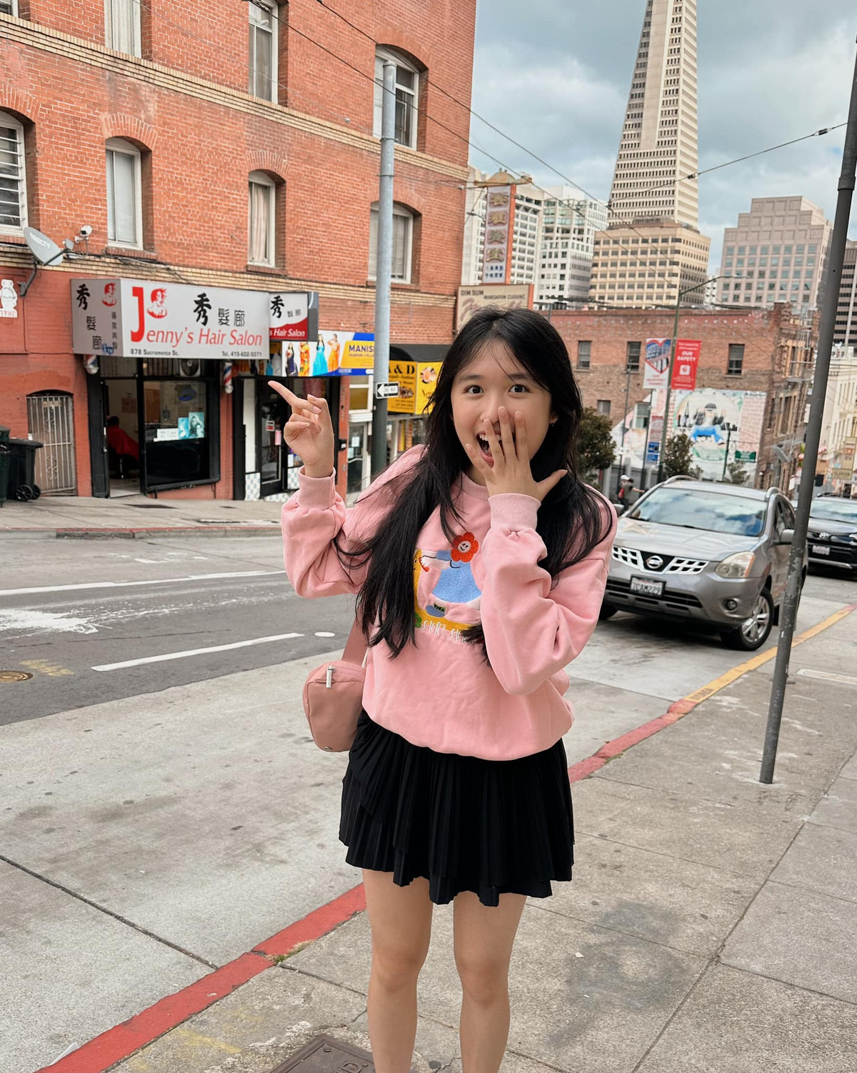 Cô bạn Gen Z này rất được lòng cư dân mạng không chỉ bởi sự duyên dáng, mà còn vì học vấn siêu khủng.