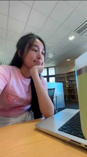 Hồi tháng 4 vừa qua, Jenny Huỳnh đã thông báo trúng tuyển vào Đại học Stanford (Mỹ) - ngôi trường xếp thứ 5 theo BXH QS World University Rankings 2024 và đứng thứ 3 theo BXH Times Higher Education 2024 về những trường đại học trường đại học tốt nhất thế giới.