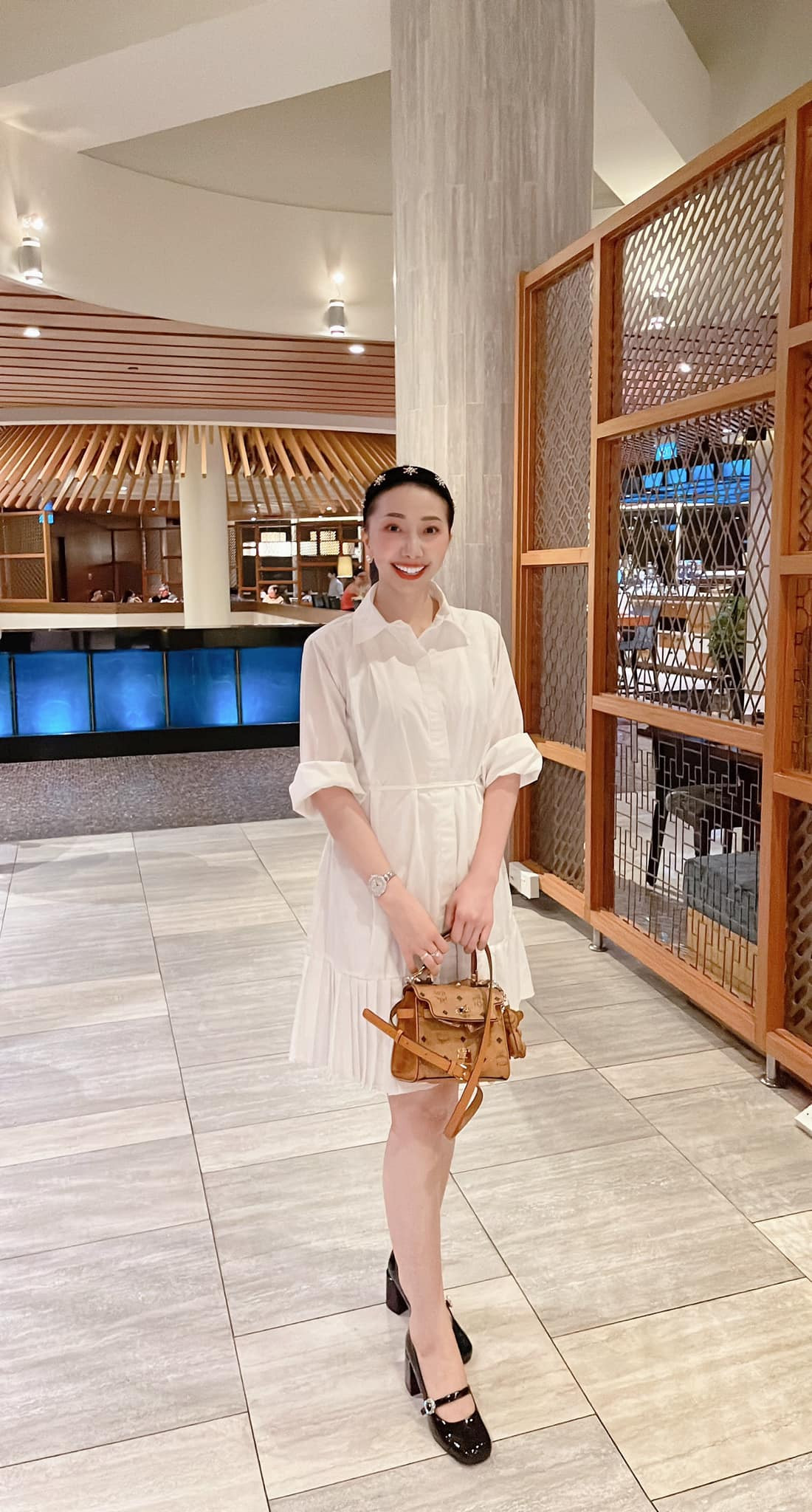 Trên trang cá nhân, Cẩm Duyên thường xuyên chia sẻ những khoảnh khắc ngọt ngào bên ông xã cùng hai nhóc tỳ đáng yêu.