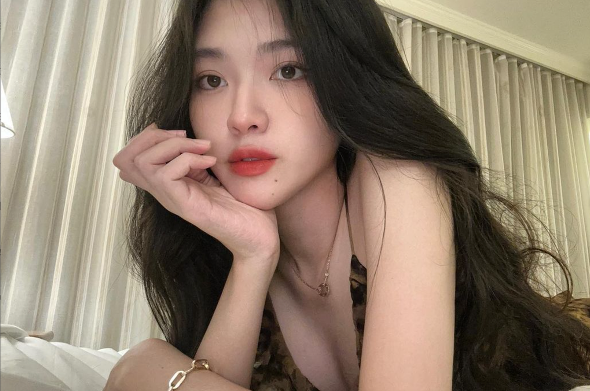 Với vẻ ngoài nữ tính, ngọt ngào, người đẹp chuyển giới nhanh chóng chiếm được cảm tình của khán giả.