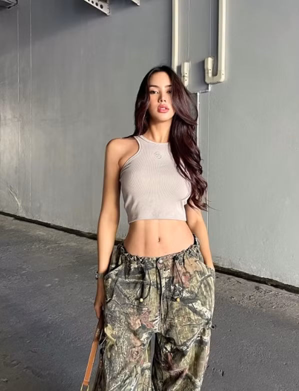 Thanchaya Inprasert hiện đang là gương mặt đại diện yêu thích của nhiều thương hiệu mỹ phẩm, thời trang tại Thái Lan.