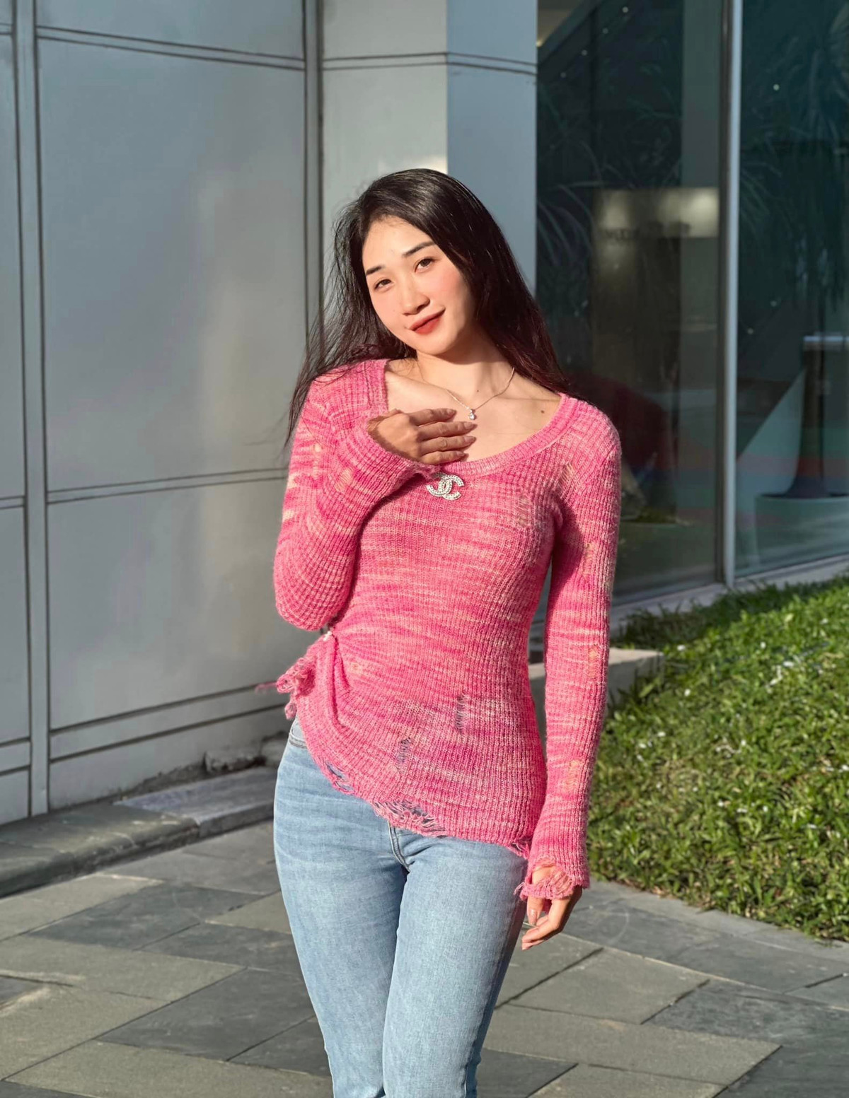 Lưu Thị Phương Thảo cũng là hot girl gây chú ý thời gian qua khi lộ thông tin hẹn hò với cầu thủ gốc Huế Trần Danh Trung (sinh năm 2000).
