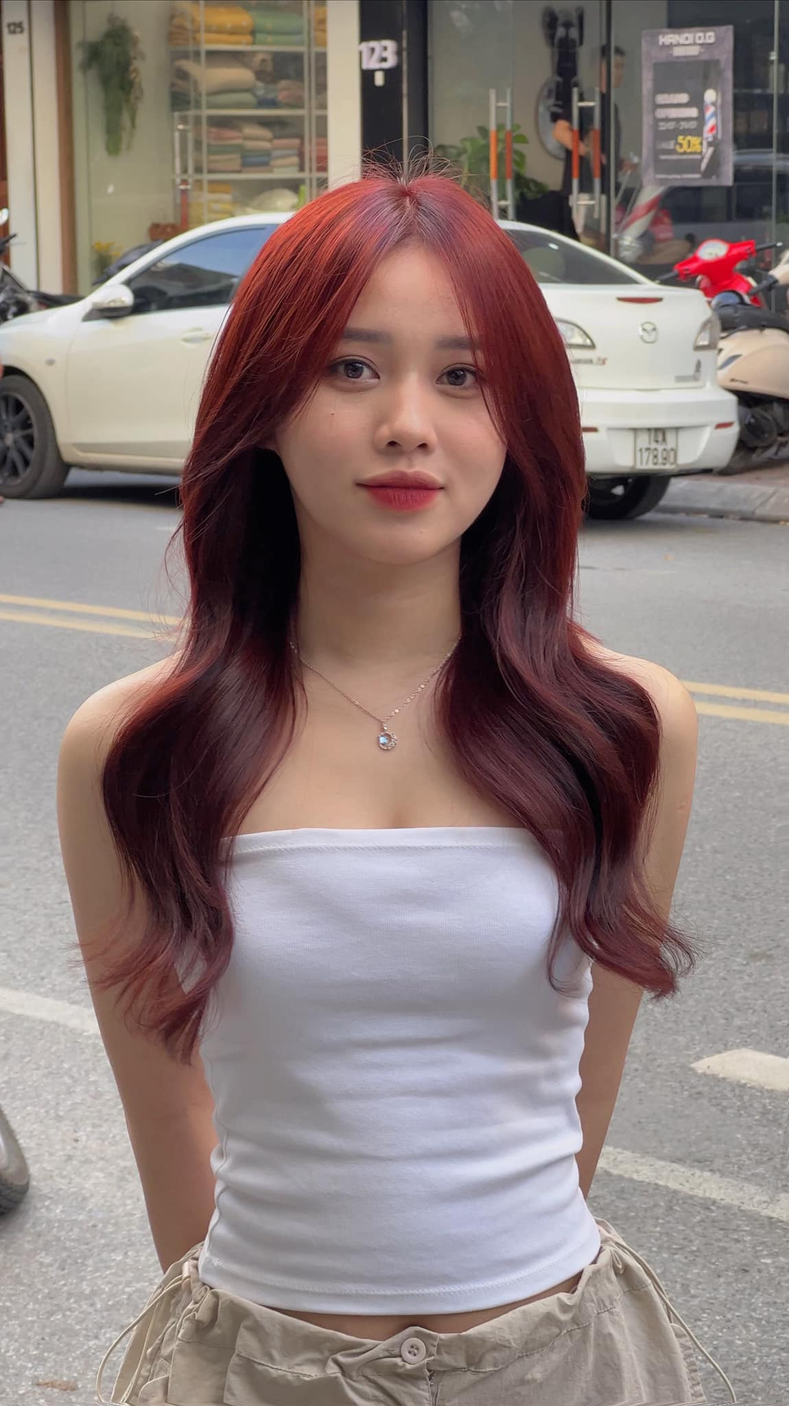 Hoa Mỹ sở hữu gương mặt ưa nhìn, vẻ ngoài nóng bỏng. Cô nàng sở hữu kênh TikTok với 800.000 lượt theo dõi, Instagram cá nhân cũng có hơn 70.000 followers. Ảnh: FBNV