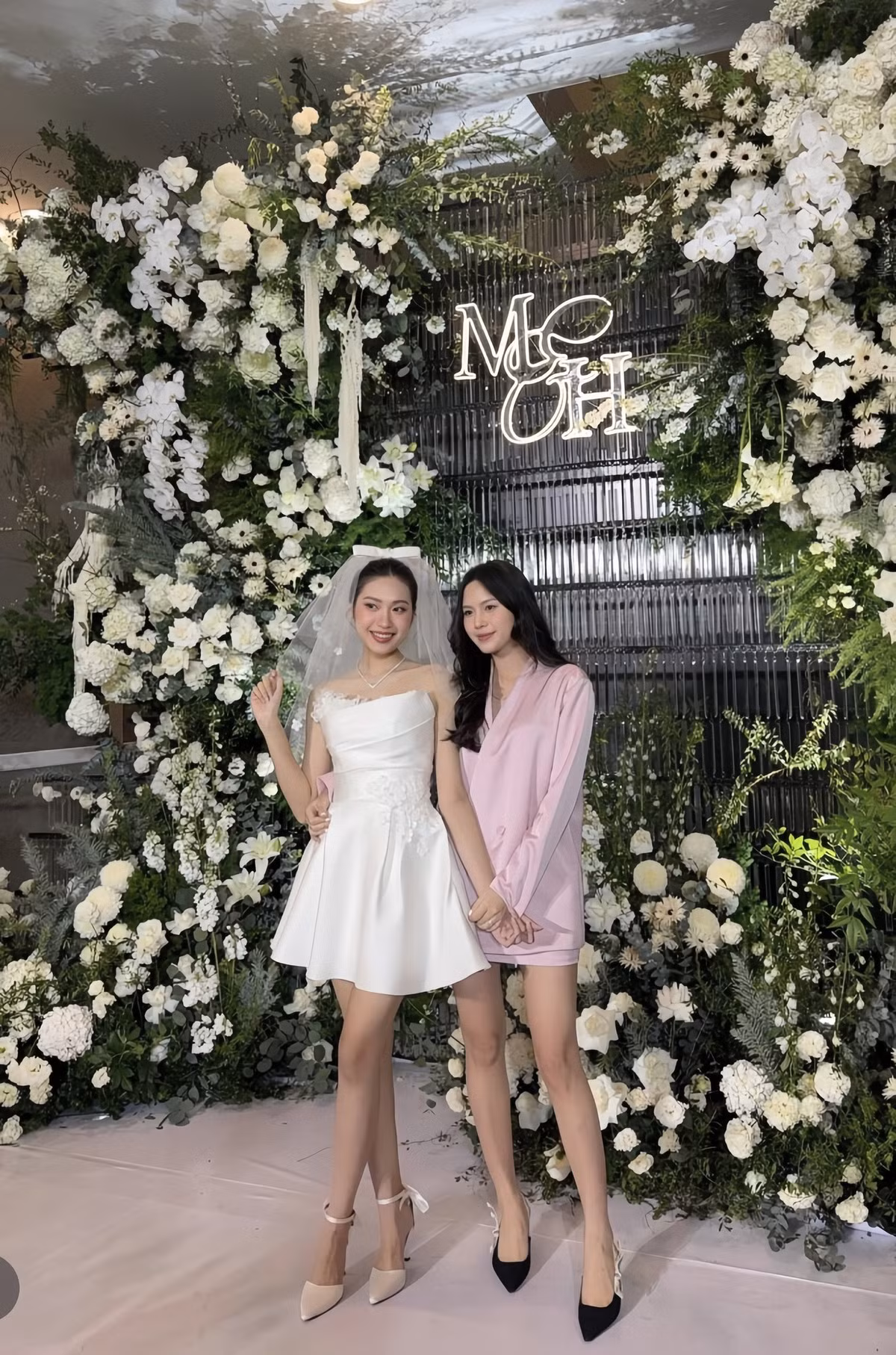 Ngô Tố Uyên thường xuyên xuất hiện với hình ảnh giản dị, ít son phấn nhưng nhan sắc vẫn vô cùng nổi bật.