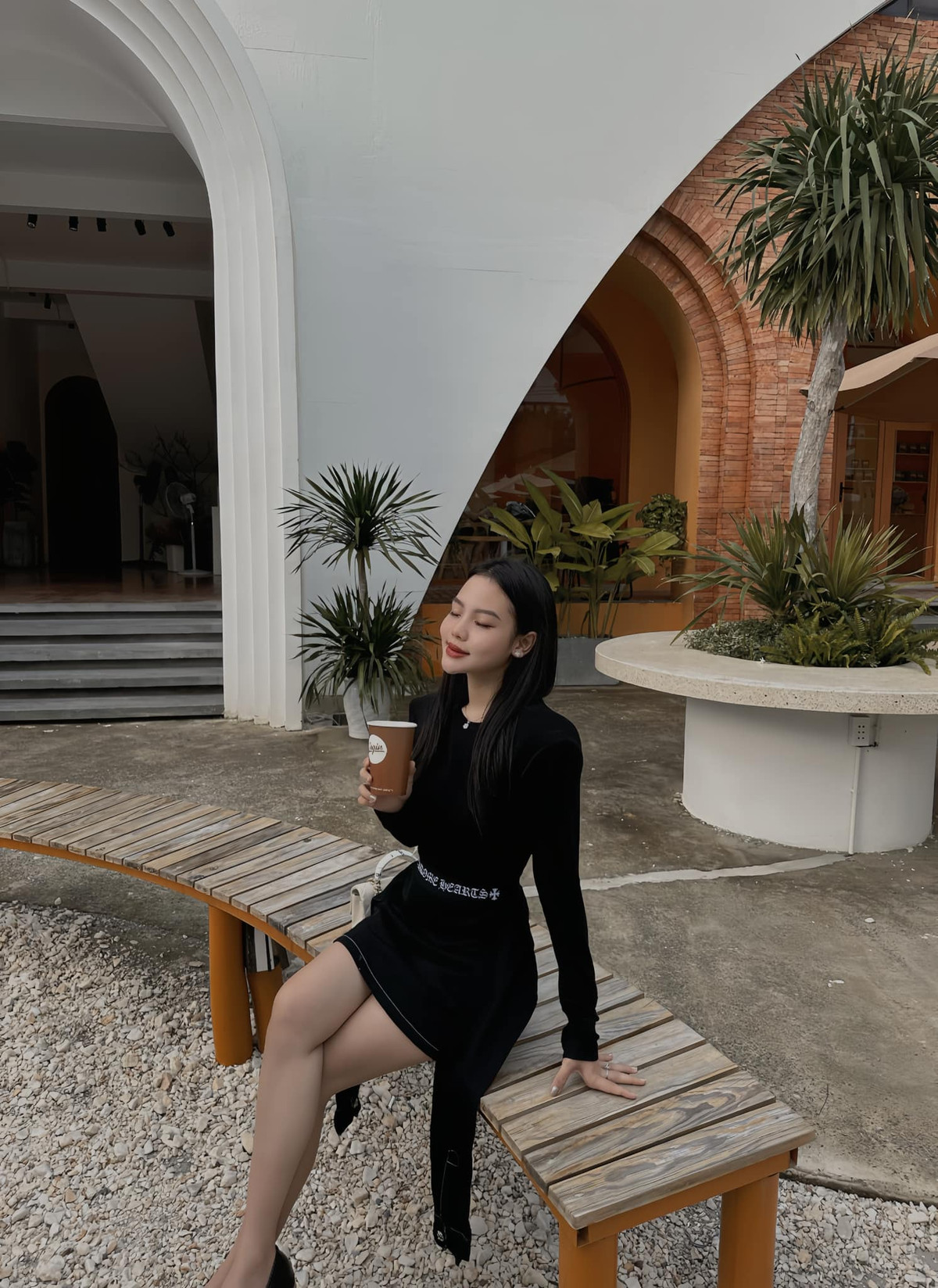 Ngoài việc phụ gia đình kinh doanh, Thương Phan cũng có sự nghiệp riêng.