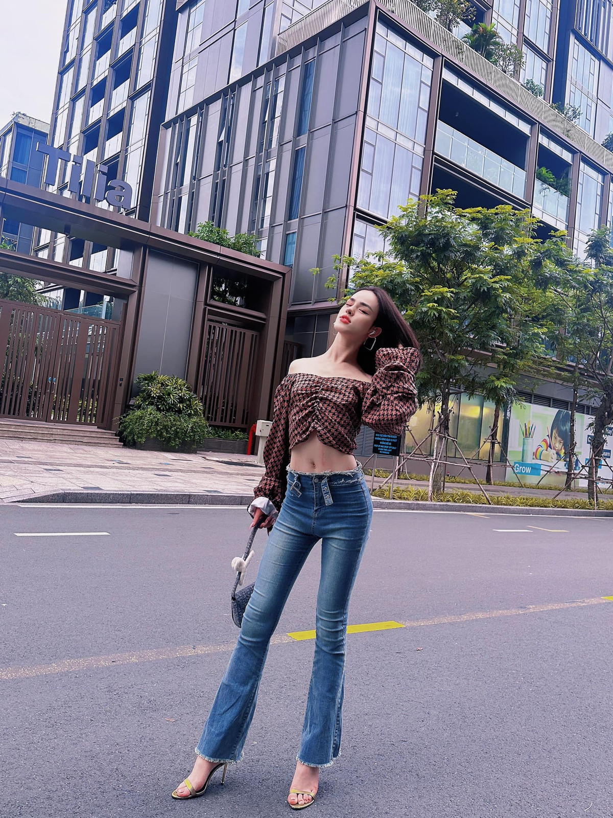 Trần Đức Bo tiết lộ, lần "trùng tu" này, anh quyết định chỉnh sửa một số chi tiết trên khuôn mặt như cằm, gò má, mũi, cơ... với tổng chi phí lên đến 63,5 triệu won (khoảng 1,3 tỷ đồng).