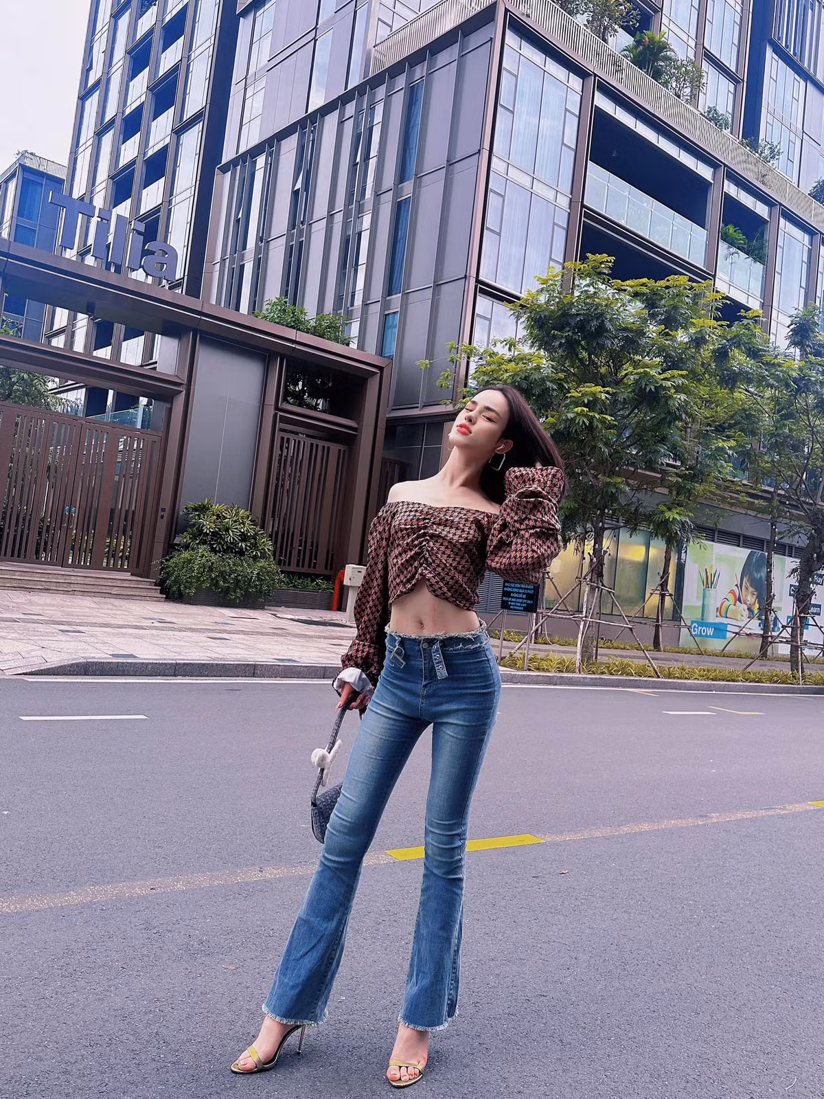 Trần Đức Bo tiết lộ, lần "trùng tu" này, anh quyết định chỉnh sửa một số chi tiết trên khuôn mặt như cằm, gò má, mũi, cơ... với tổng chi phí lên đến 63,5 triệu won (khoảng 1,3 tỷ đồng).