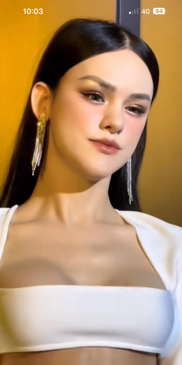 Trong bộ trang phục cắt xẻ táo bạo, "thảm hoạ mạng" Trần Đức Bo khoe sự thay đổi nhan sắc, lẫn body.