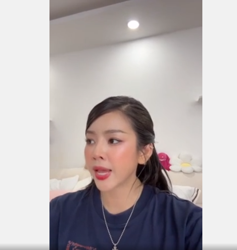 Cụ thể, nữ DJ Mie cho biết thời gian gần đây cô khàn giọng, gặp vấn đề sức khỏe vì lịch trình công việc dày đặc. Thế nhưng nữ DJ đọc nhiều thông tin cho rằng cô tắt tiếng là vì "dùng thuốc" sau chia tay Hồng Thanh.