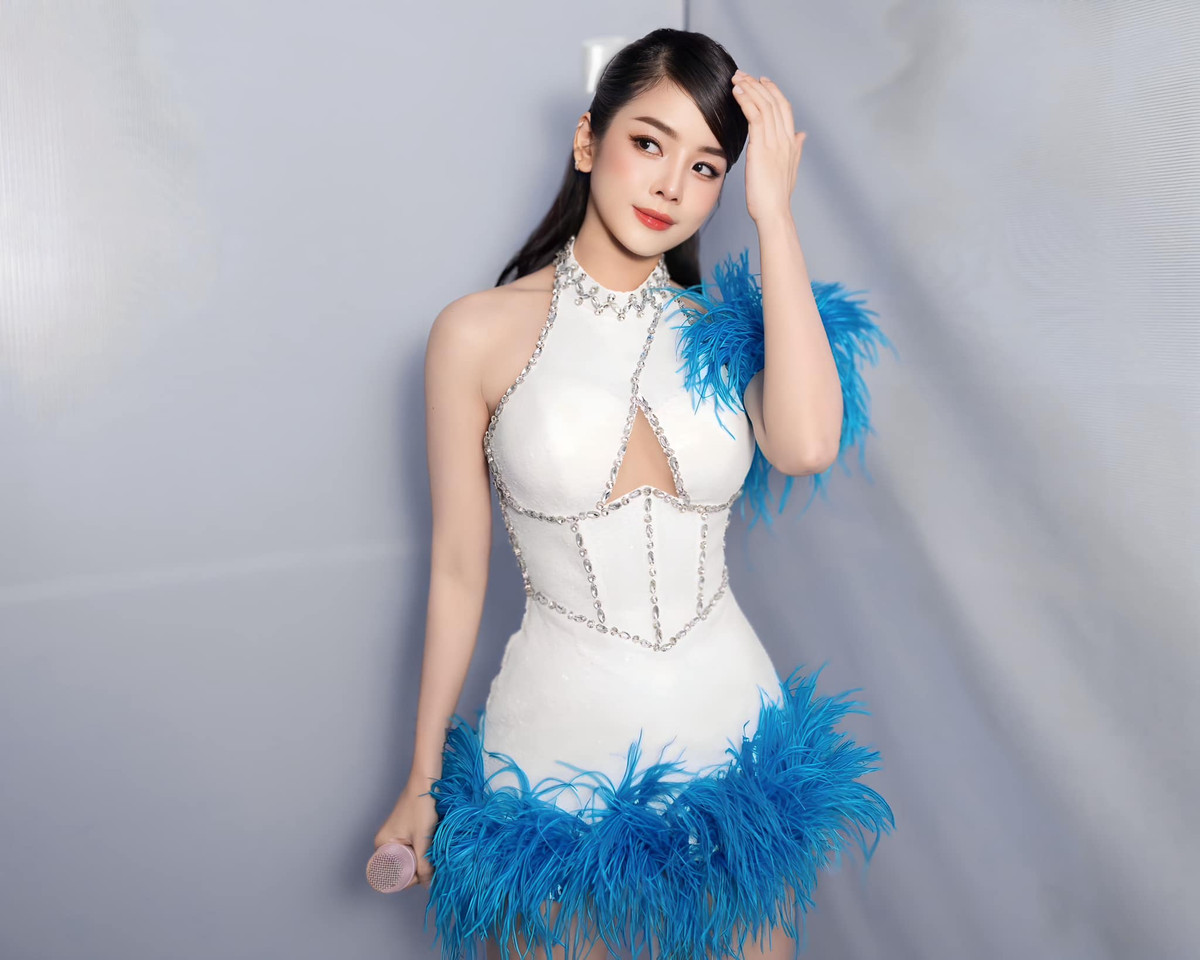 Hậu chia tay, Mie tất bật chạy show, làm việc năng suất, những hình ảnh về công việc được Mie thường xuyên cập nhật trên trang cá nhân.