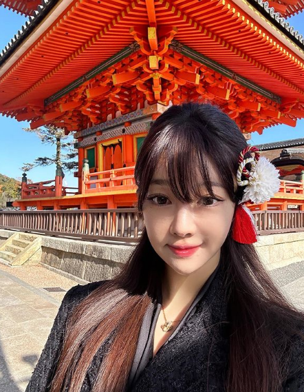 Sau khi kết hôn, Jo Min Young từ bỏ công việc người mẫu nội y để chuyển sang kinh doanh thời trang.