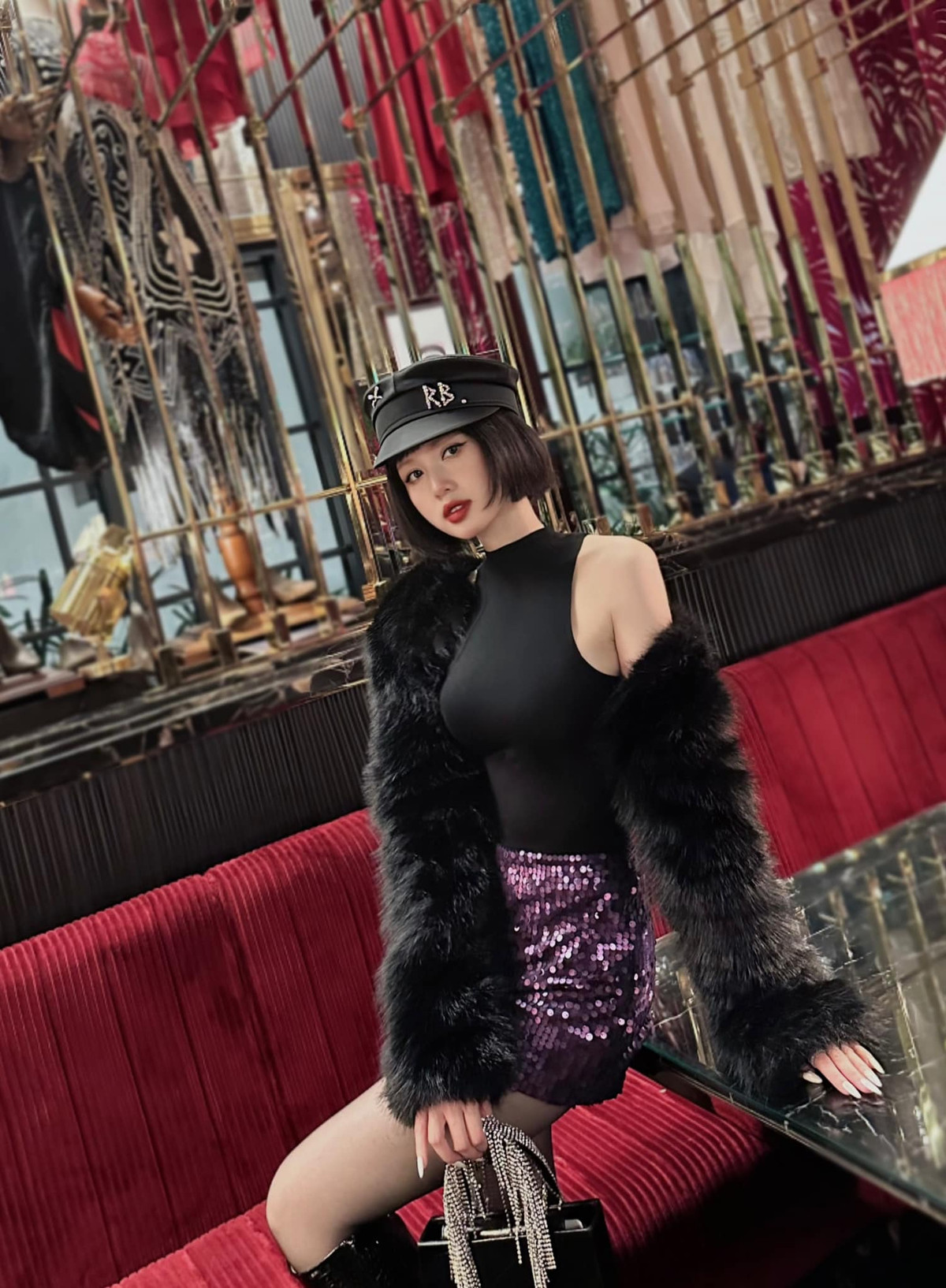 Có thể thấy, ở tuổi 34, Tâm Tít vẫn sở hữu gương mặt đẹp không tì vết và thần thái cuốn hút rạng ngời.