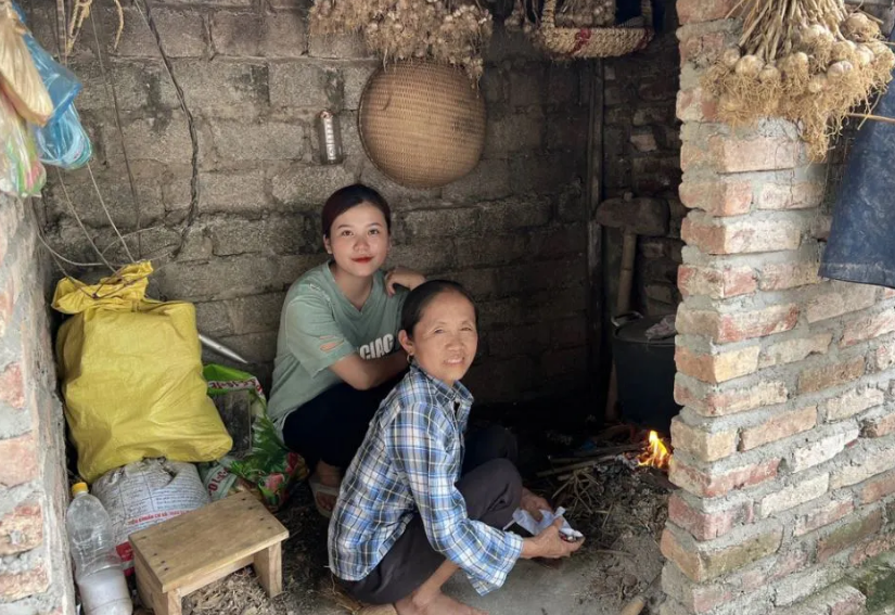 Hiện tại, khi cơn sóng nổi tiếng đã qua, bà Tân hiện ít sản xuất clip mà trở về cuộc sống của một nông dân bình thường, chủ yếu làm ruộng và chăn nuôi.