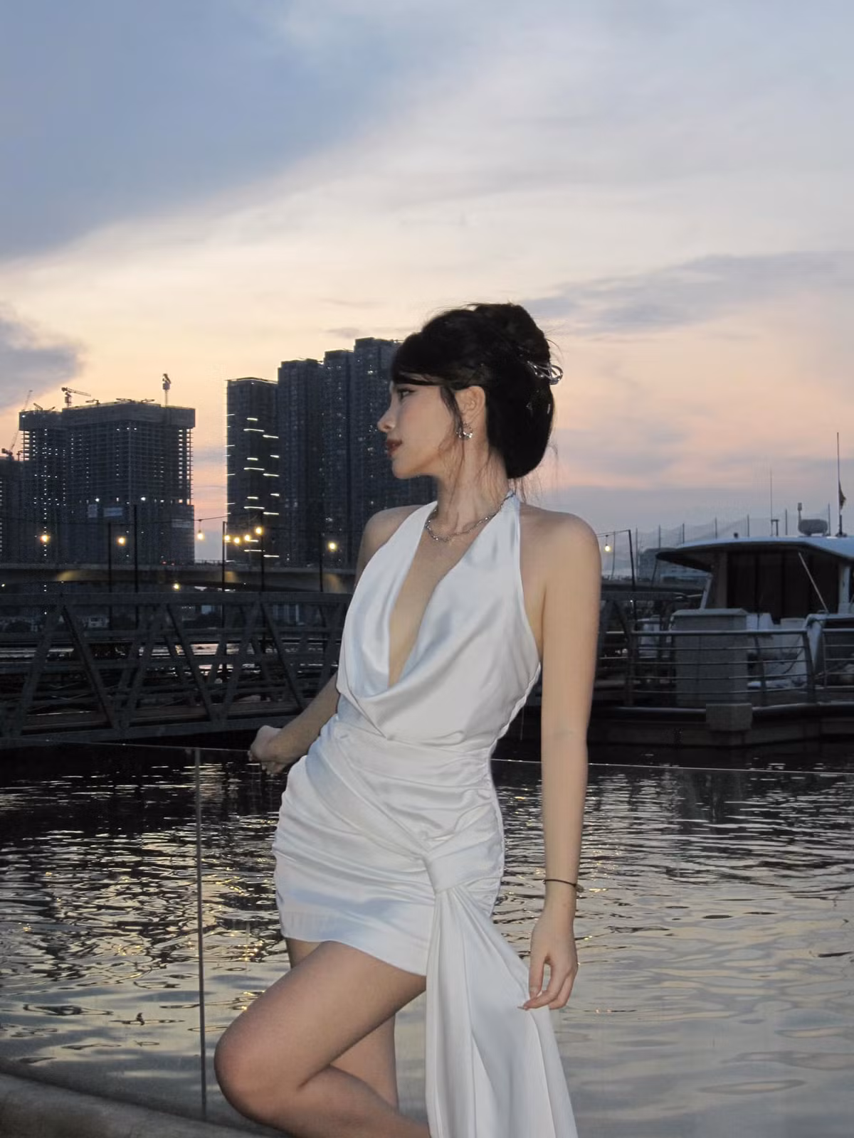 Thụy Hân nổi rần rần năm 2019 khi được báo Trung Quốc ca ngợi hết lời về nhan sắc.