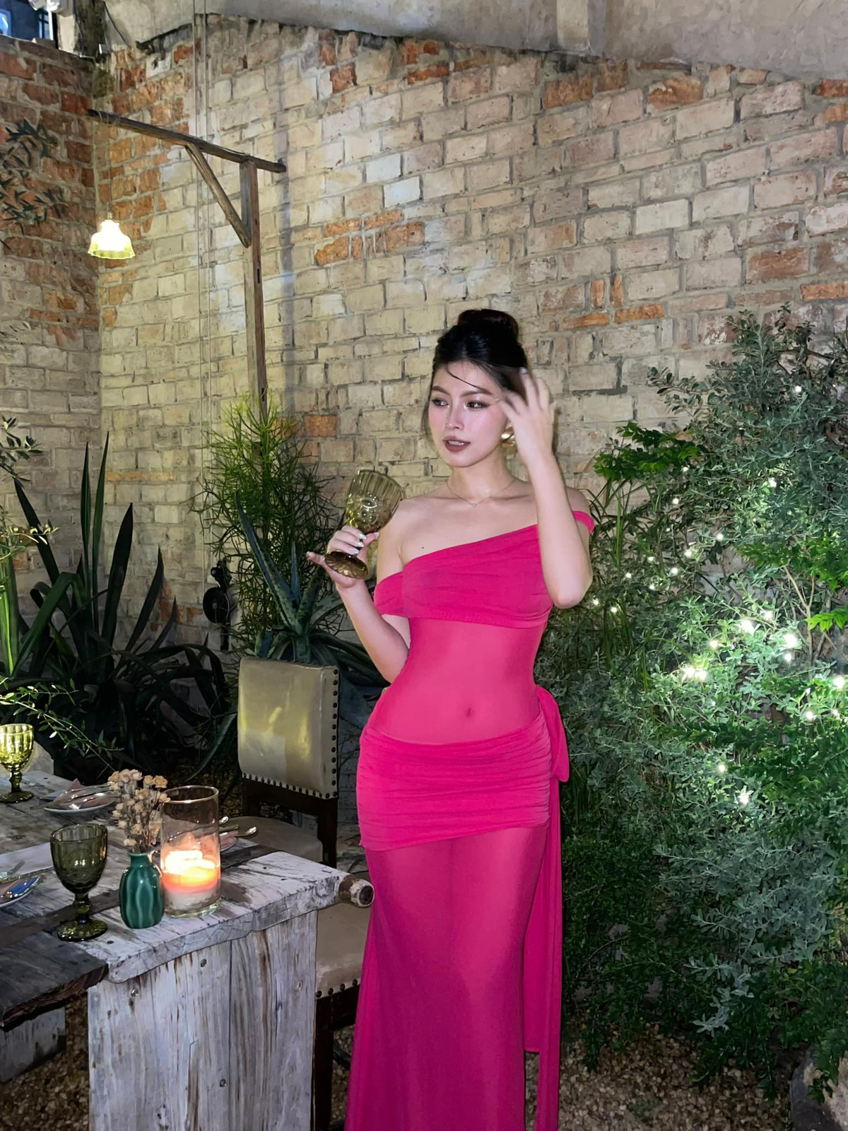 Dưới phần bình luận, Thụy Hân nhận được nhiều lời chúc mừng sinh nhật của các fan.