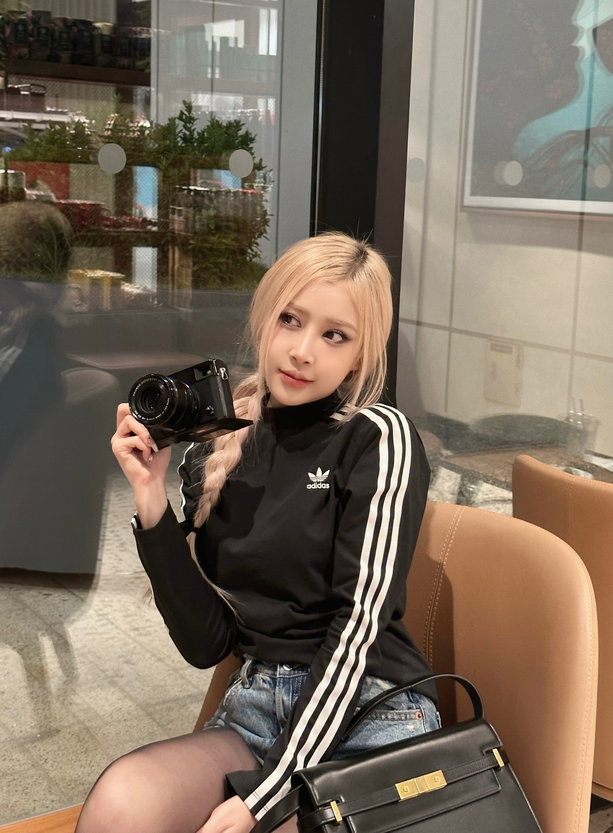 Lê Huyền Diệu từng đạt Á khôi 2 Hoa khôi Hà Nội 2020 và xuất hiện trên show hẹn hò. Từ thời điểm đó, nhan sắc của cô đã gây ấn tượng mạnh với khán giả.