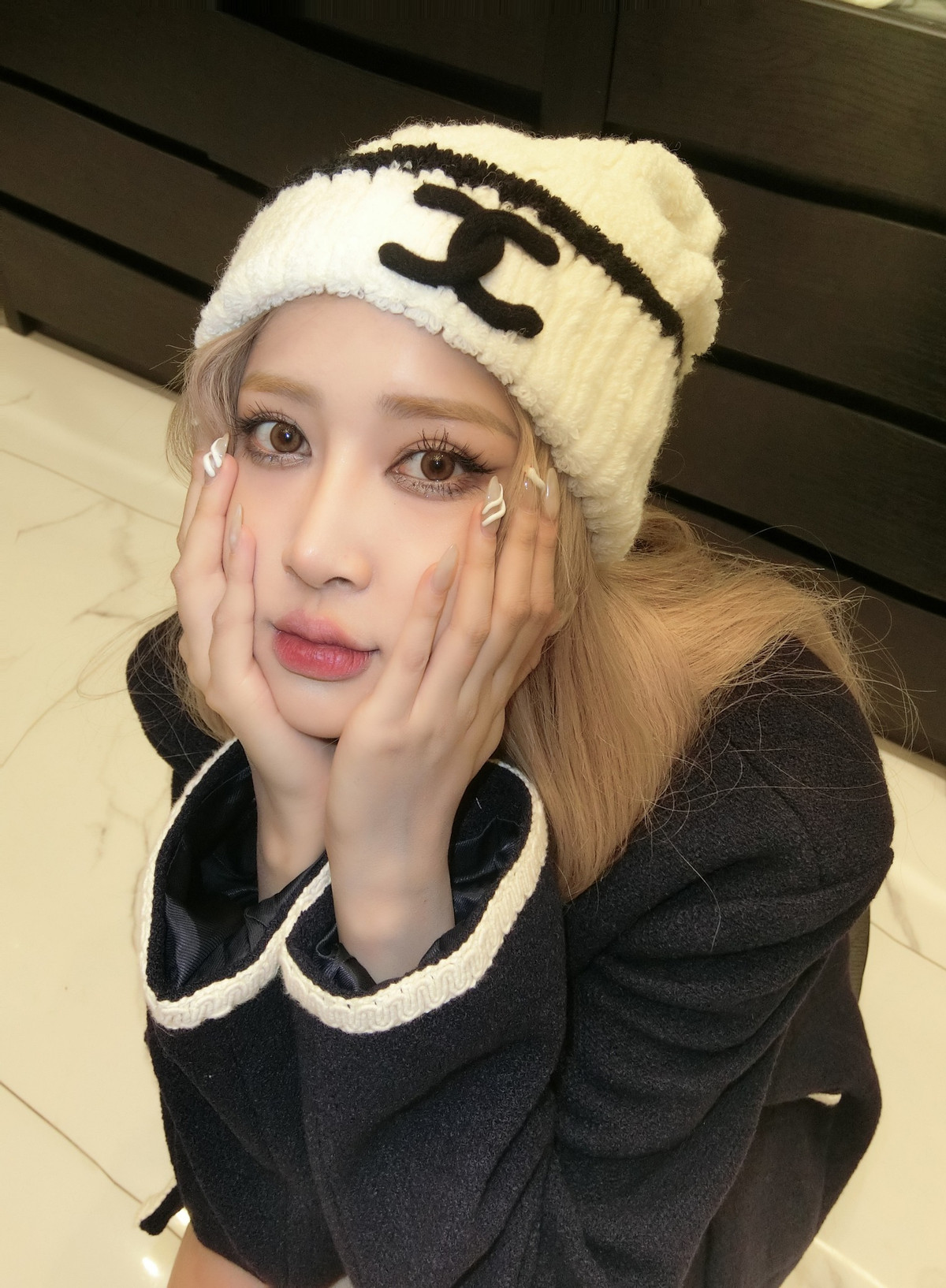 Huyền Diệu còn có một làn da trắng hồng rạng rỡ cùng thân hình cân đối và số đo 3 vòng nóng bỏng.