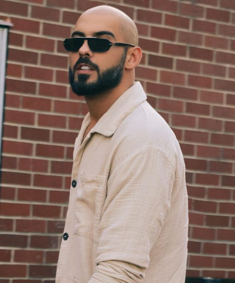 Anh thậm chí còn được đánh giá là ngày càng nam tính và phong cách hơn trước.