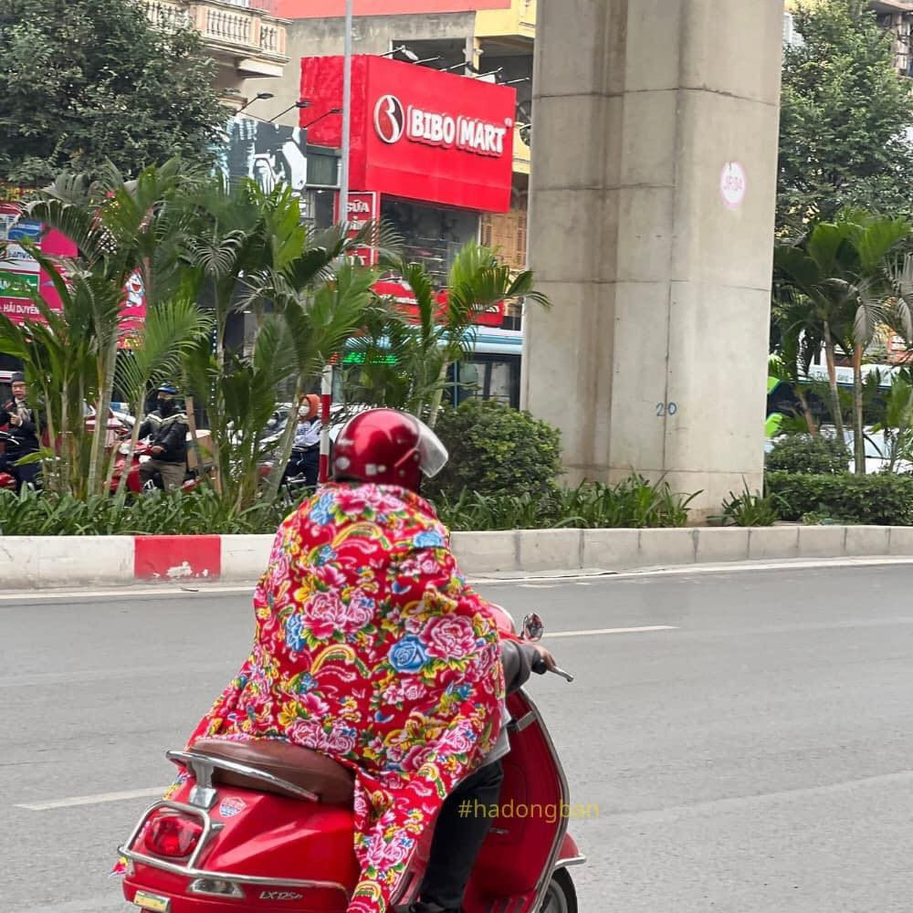 Ngay lập tức hình ảnh này đã thu hút hàng chục nghìn lượt bày tỏ cảm xúc, bình luận và chia sẻ của cư dân mạng. Ảnh: #hadongban