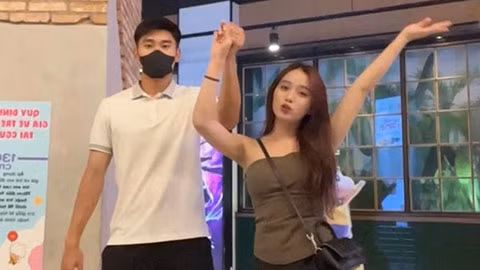 Sau một thời gian âm thầm hẹn hò, cặp đôi đã thoải mái công khai những khoảnh khắc ở bên cạnh nhau.