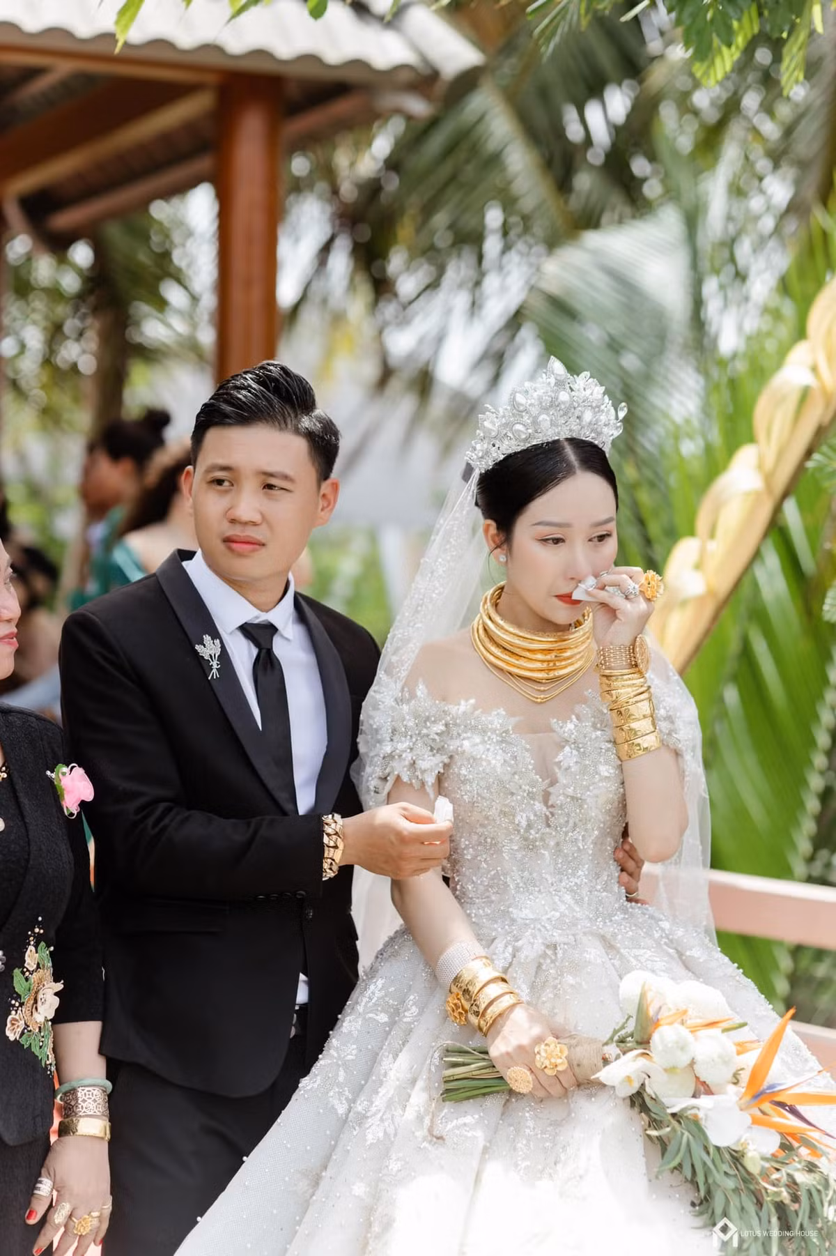 Trương Thiên Như (sinh năm 1995, quê Vĩnh Long) là cô dâu nổi tiếng trong đám cưới ngập vàng nổi đình đám mạng xã hội vào cuối tháng 3/2022.