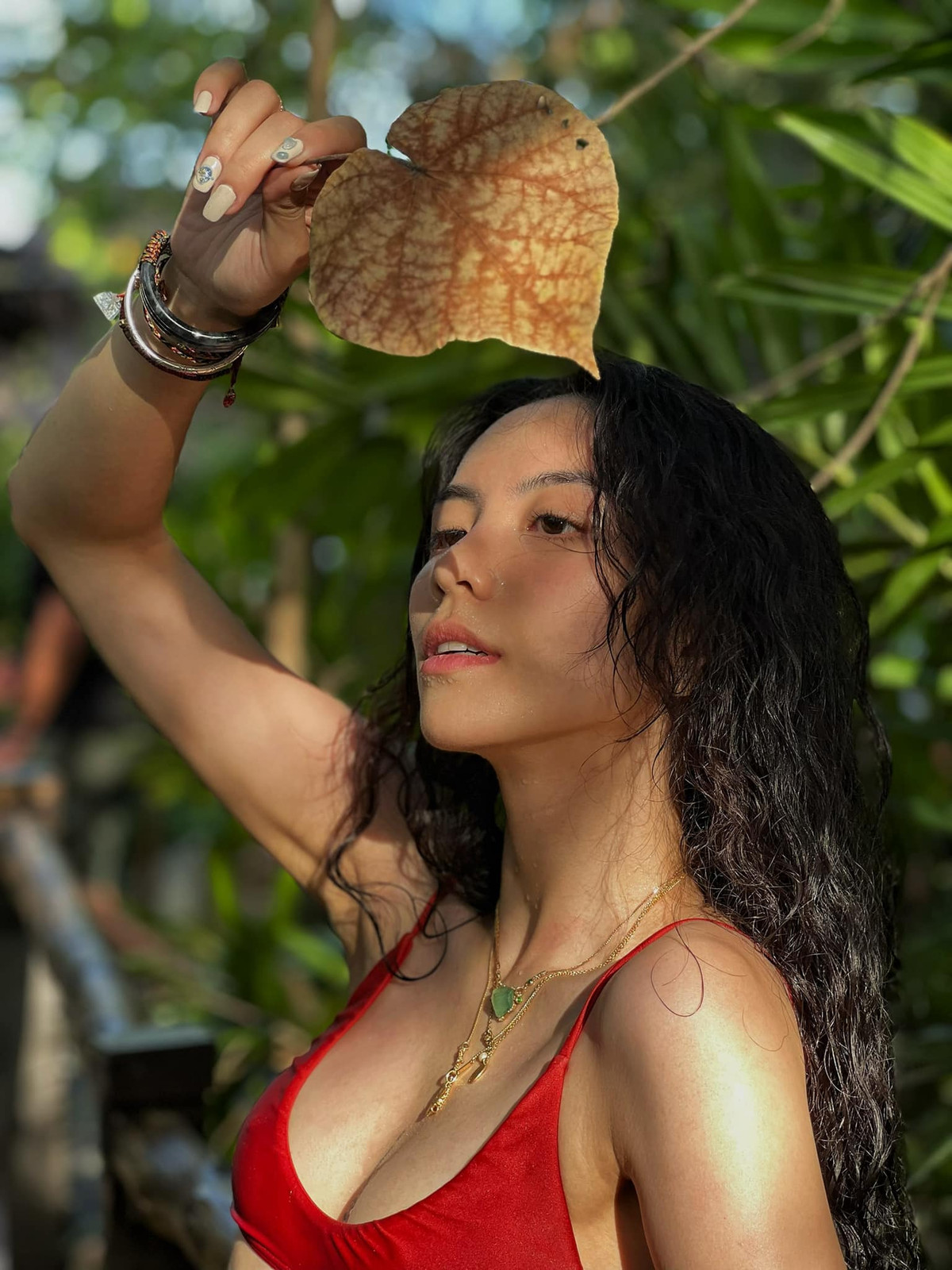 Hiện tại, cô đã trở về nước để sinh sống và làm việc.